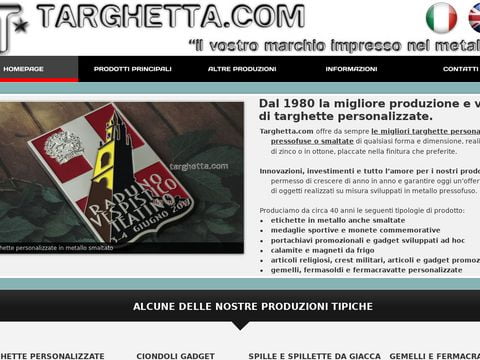 Targhette, ciondoli e crest