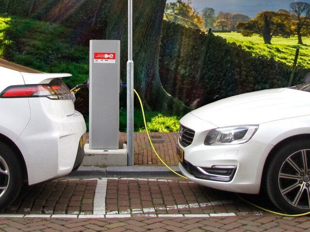 Storia delle auto elettriche: dal passato al futuro
